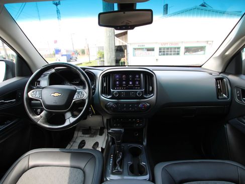 Used 2020 Chevrolet Colorado Z71 w/ Z71 Midnight Edition AWD/4WD image 12