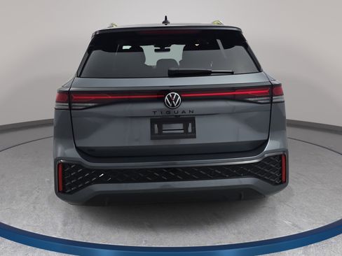 New 2026 Volkswagen Tiguan SE R-Line FWD image 6