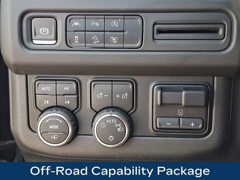 Used 2024 Chevrolet Suburban Z71 w/ Z71 Off-Road Package AWD/4WD image 9