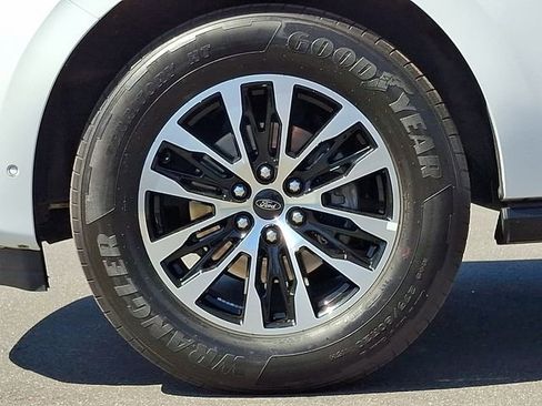 Certified 2025 Ford Expedition Platinum AWD/4WD image 8