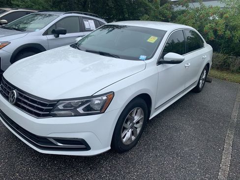 Used 2017 Volkswagen Passat 1.8T S image 2