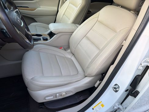 Used 2018 GMC Acadia Denali w/ Technology Package FWD image 14