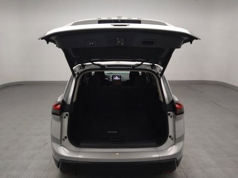 Used 2024 Nissan Rogue SV AWD/4WD image 29