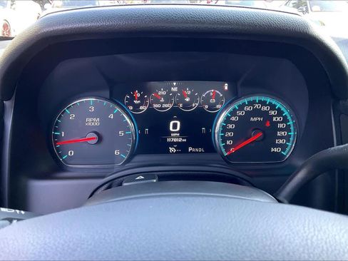 Used 2017 Chevrolet Suburban Premier image 19