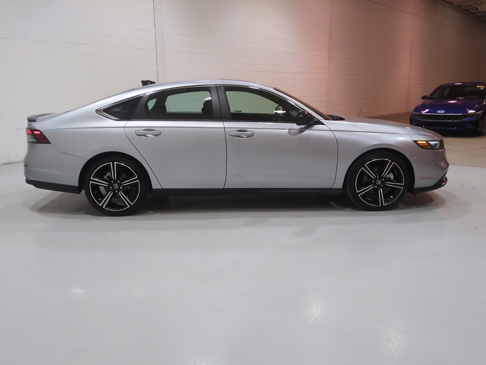 Used 2025 Honda Accord Sport image 2