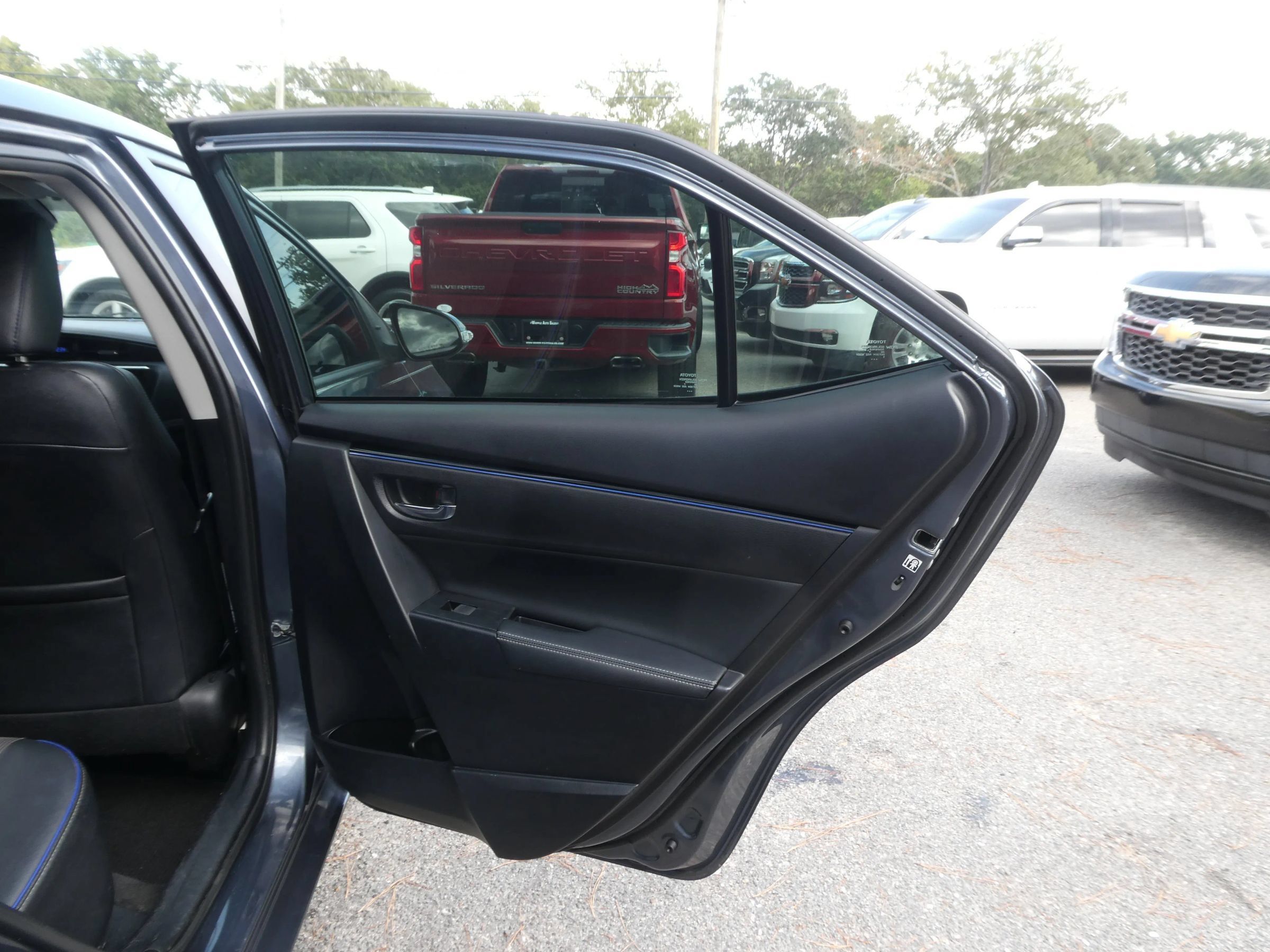 Used 2017 Toyota Corolla SE FWD image 24