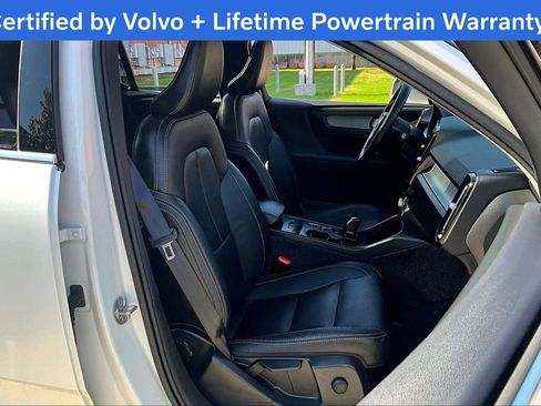 Certified 2025 Volvo XC40 B5 Core image 9