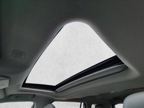 Used 2022 Toyota Highlander Limited FWD image 15