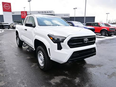 Used 2025 Toyota Tacoma SR w/ SR Upgrade Package image 2