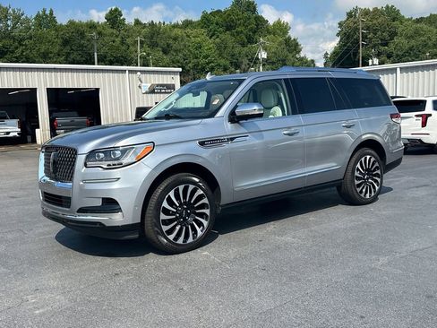 Used 2024 Lincoln Navigator Black Label AWD/4WD image 2