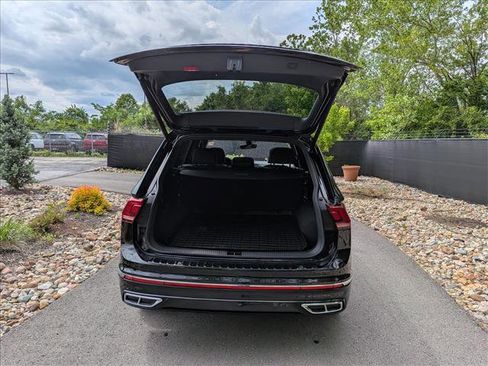 Certified 2024 Volkswagen Tiguan SEL R-Line w/ MDO Package, Two-Row AWD/4WD image 19