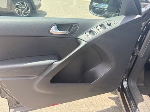 Used 2016 Volkswagen Tiguan SE AWD/4WD image 22