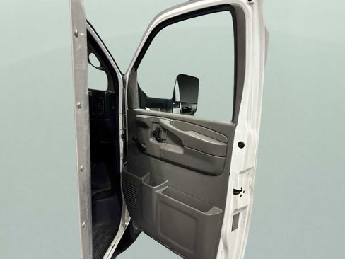 Used 2012 Chevrolet Express 3500 Extended image 12