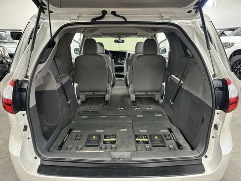 Used 2015 Toyota Sienna XLE AWD/4WD image 19