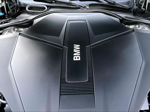 Used 2025 BMW i7 xDrive60 image 30