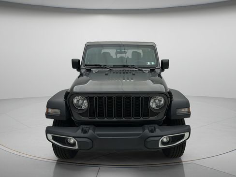 Used 2024 Jeep Gladiator Sport AWD/4WD image 2