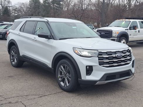 New 2026 Ford Explorer Active w/ Active Comfort Package image 3