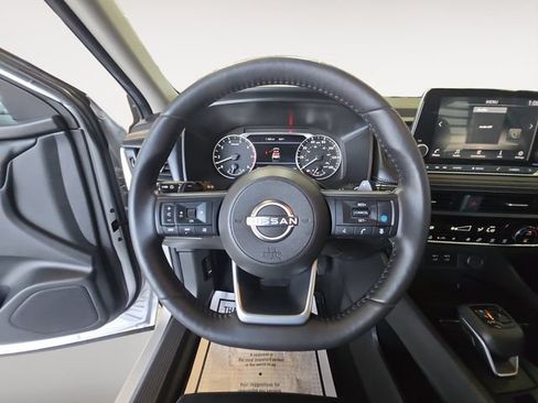 Used 2024 Nissan Rogue SV w/ SV Premium Package AWD/4WD image 13