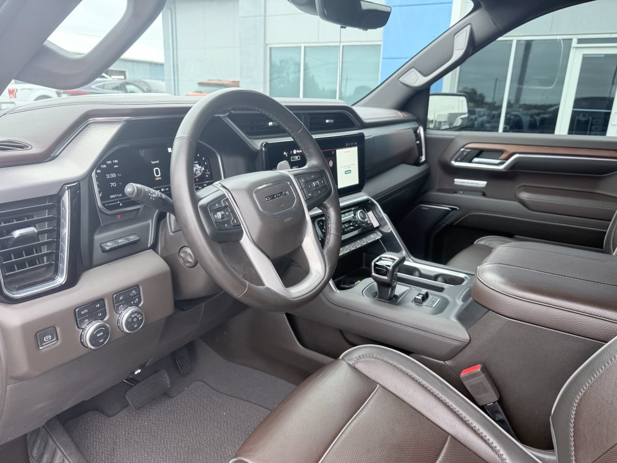 Used 2023 GMC Sierra 1500 Denali w/ Denali Reserve Package AWD/4WD image 9