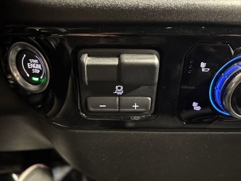 Used 2025 GMC Sierra 1500 SLT image 29