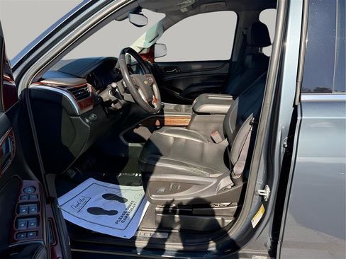 Used 2019 Chevrolet Suburban LT RWD image 15