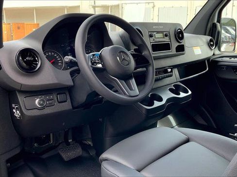 Used 2024 Mercedes-Benz Sprinter 2500 image 50