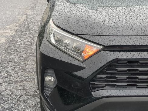 Used 2019 Toyota RAV4 XLE w/ Convenience Package FWD image 8
