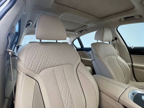 Used 2017 BMW 750i image 6