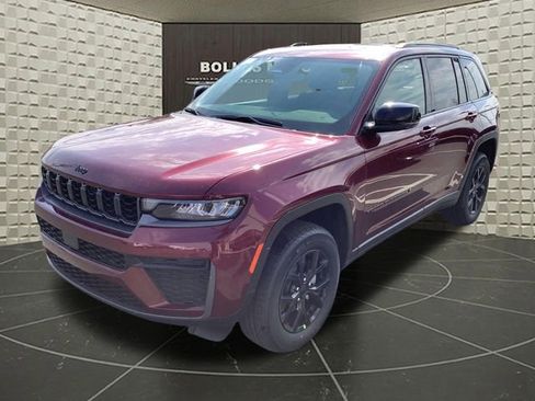 New 2026 Jeep Grand Cherokee Altitude AWD/4WD image 4