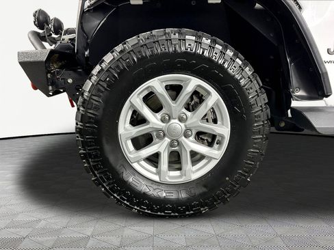 Used 2023 Jeep Wrangler Sport AWD/4WD image 33