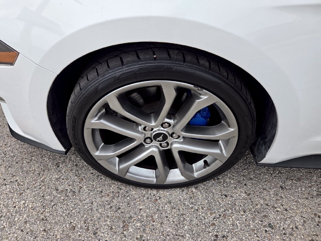 Used 2018 Ford Mustang GT RWD image 2