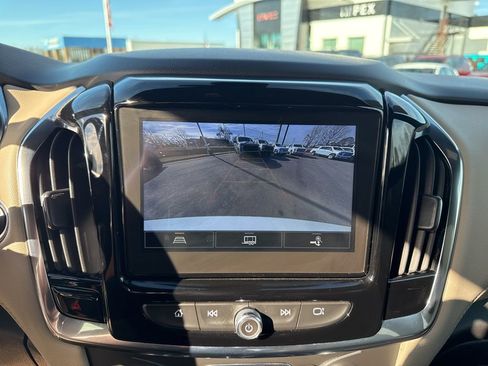 Used 2022 Chevrolet Traverse LT image 21