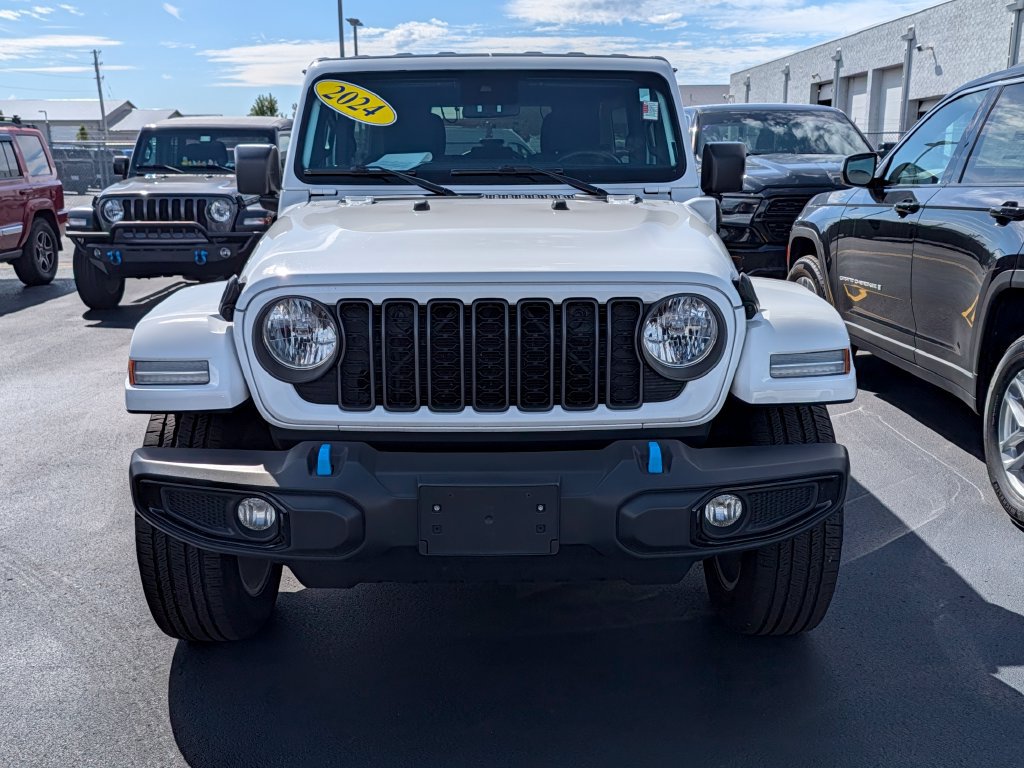 Used 2024 Jeep Wrangler Unlimited AWD/4WD image 2