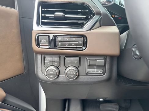 New 2026 GMC Yukon Denali Ultimate w/ LPO, Floor Liner Package AWD/4WD image 18