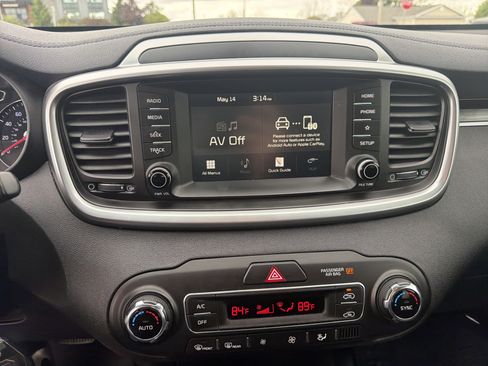 Used 2019 Kia Sorento AWD V6 image 24