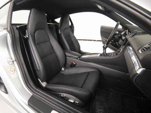 Used 2025 Porsche 718 Cayman image 31