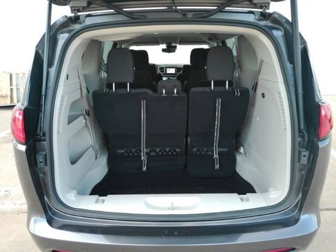 Used 2023 Chrysler Voyager LX image 24