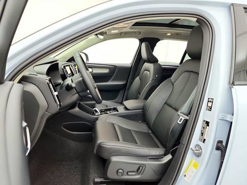 New 2026 Volvo XC40 B5 Plus w/ Protection Package Premier AWD/4WD image 17