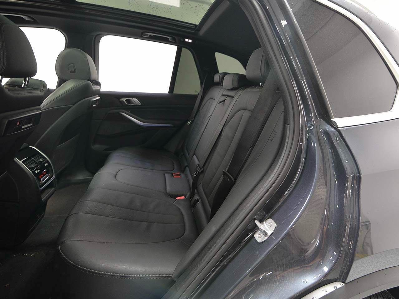 Used 2019 BMW X5 xDrive40i w/ Convenience Package AWD/4WD image 11