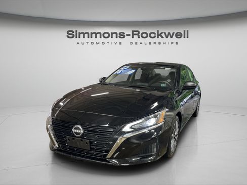 Used 2025 Nissan Altima 2.5 SV FWD image 1