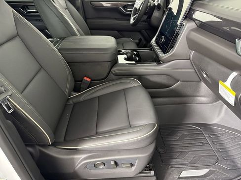 New 2026 GMC Yukon Elevation image 10