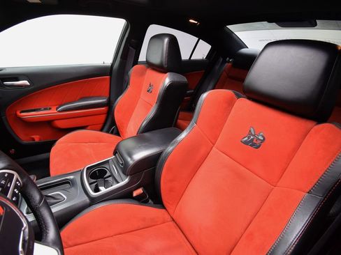 Used 2016 Dodge Charger R/T Scat Pack w/ Technology Group image 19