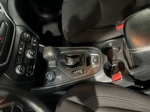 Used 2020 Jeep Cherokee Latitude AWD/4WD image 15