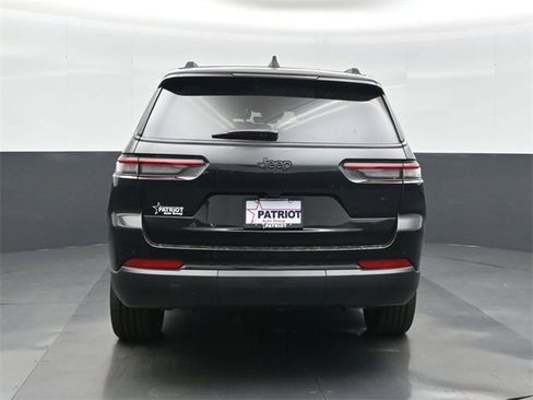 New 2025 Jeep Grand Cherokee L Altitude image 9