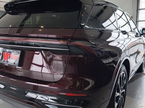 Used 2024 Lincoln Nautilus Reserve w/ Equipment Group 202A image 3