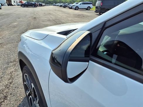 Used 2025 Chevrolet Trax RS w/ Sunroof Package FWD image 16