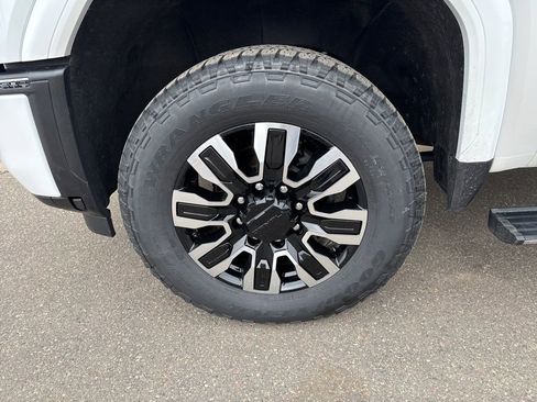 Used 2025 GMC Sierra 3500 Denali Ultimate image 8