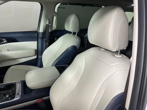 Used 2025 Kia Carnival SX Prestige image 9