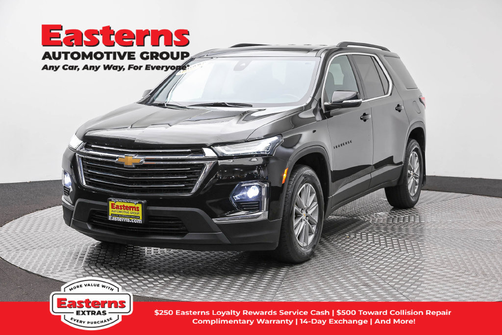 Used 2023 Chevrolet Traverse LT FWD image 1
