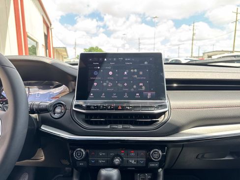 Used 2025 Jeep Compass Trailhawk image 24